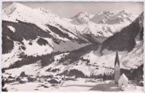 Mittelberg (Kleinwalsertal), Ortsansicht, Winterlandschaft, ca. 1955