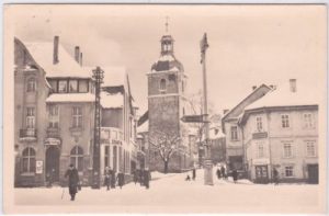 98544 Zella-Mehlis, Straßenansicht im Winter, ca. 1955
