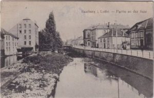 Saarburg in Lothringen (Sarrebourg), Straßenansicht, Saar, ca. 1905